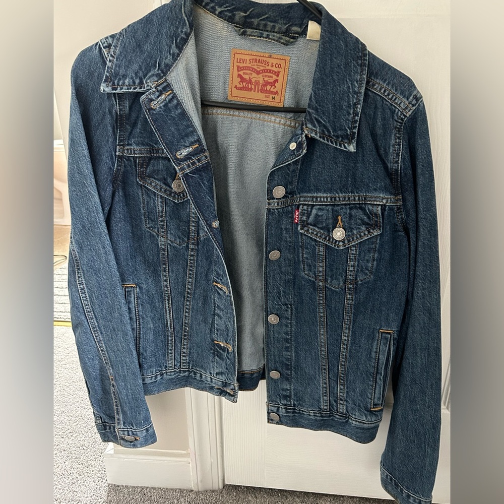 Womens Levi’s Jean jacket - Size Medium